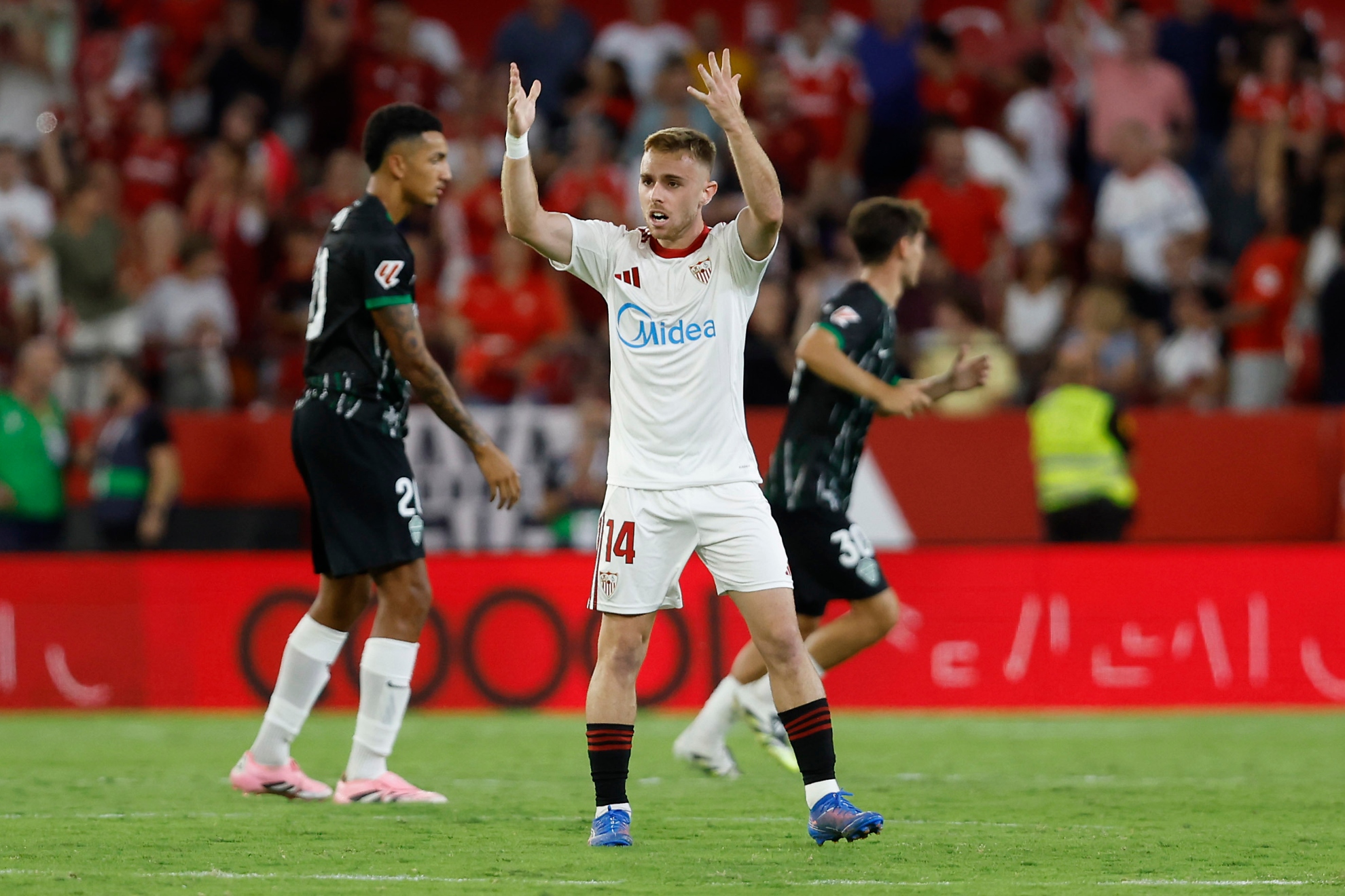 blogjavisfc's tweet card. Tanguy Nianzou y Peque Fernández llegarán al próximo encuentro apercibidos de sanción. Podrían perderse el derbi.