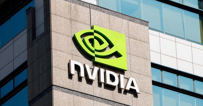 🚨 INVESTING : "NVIDIA e AMD crollano drasticamente dopo che META valuta i chip di Google"
