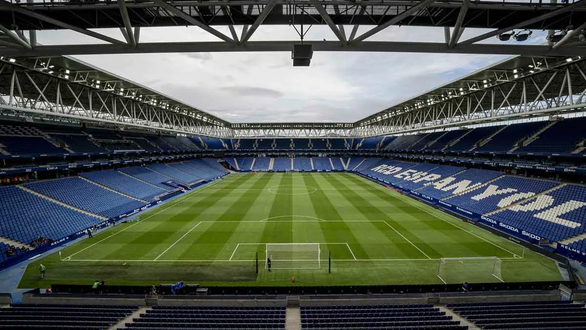 orgullobiri's tweet card. El Sevilla FC llega al RCDE Stadium del Espanyol con siete bajas y casi sin centrales disponibles. Rubén Vargas, clave en ataque.