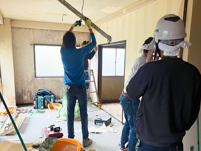 ecoreform's tweet card. お得意様がご所有の賃貸物件のリフォーム工事のご依頼をいただきました。 築年数の長い、RC構造のビルです。長年お住いだった方が退去され、新しくご入居の方のためにリフォーム工事をして快適にお暮しいただけるように計画いたしました。 長い間メンテナ