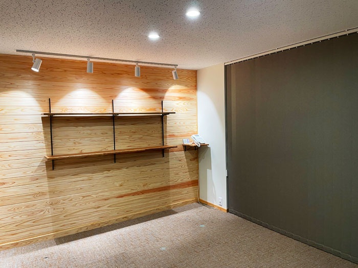 ecoreform's tweet card. 応接室の内装工事 先日、屋上防水の工事を終えた建物です。 次にお客様との商談に使われている応接室の内装工事に取り掛かります。 お施主様から、内装を一新しておしゃれな空間にしてほしい！とのご要望がありましたので、デザインもご相談しながら、シン