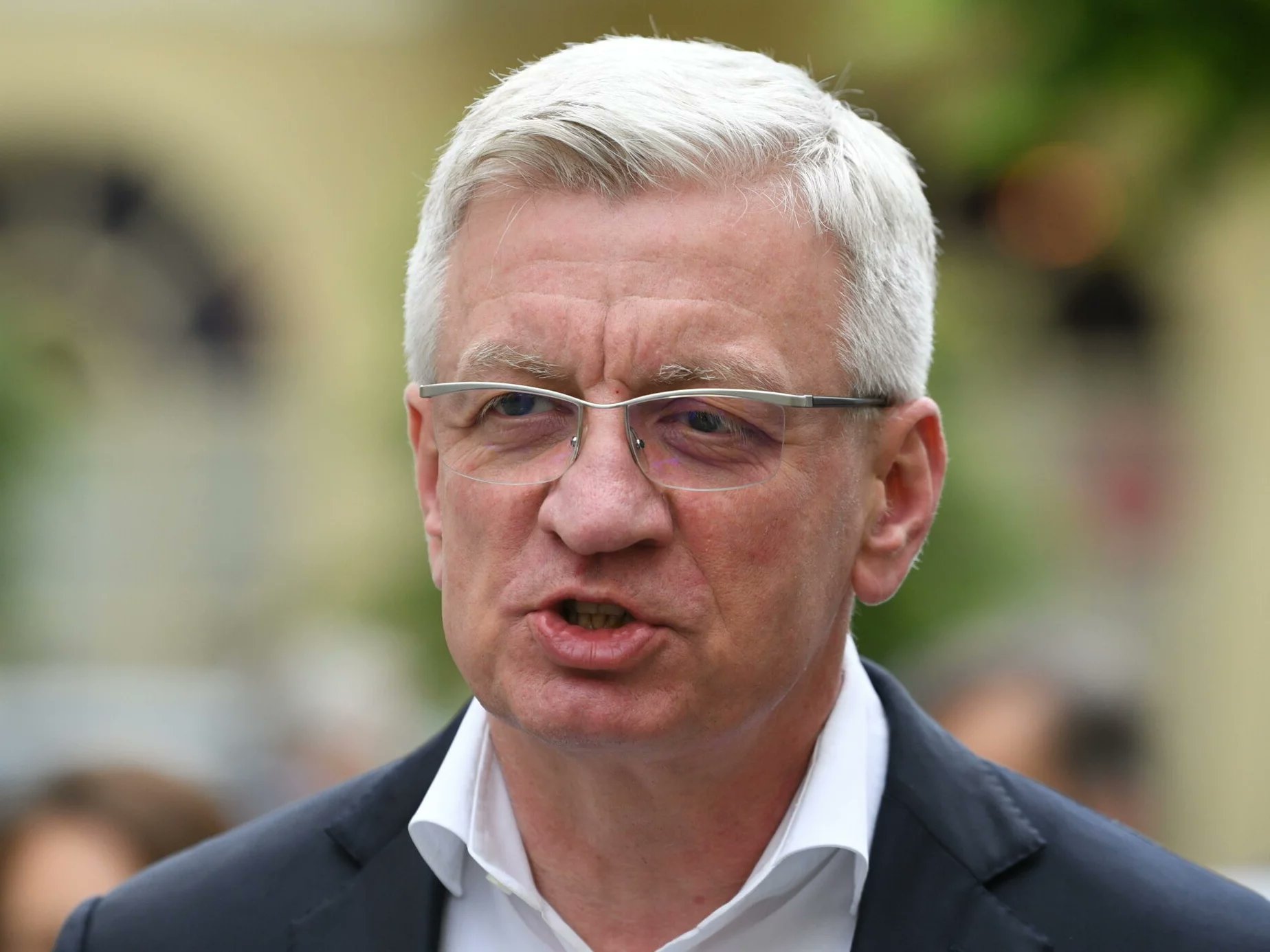 GrzegorzBraun_'s tweet card. Włodarz Poznania Jacek Jaśkowiak przekonuje, że wkrótce procesje Bożego Ciała znikną z ulic polskich miast. Według samorządowca, to dobrze.