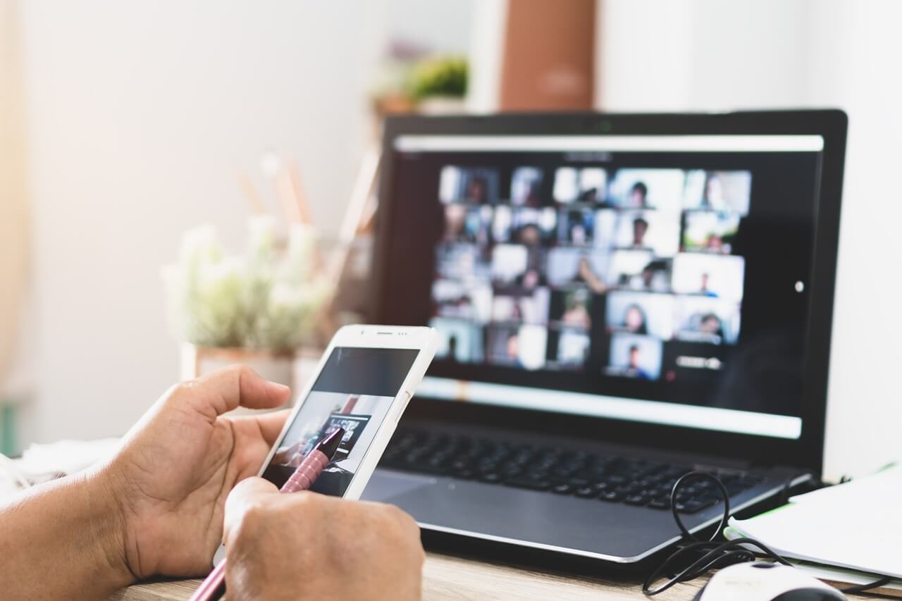 ComputingBPS's tweet card. Con la adquisición de BrightWire, Zoom amplía su plataforma basada en IA con capacidades avanzadas para entrevistas