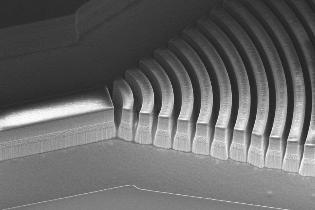 microsystechlab's tweet card. Researchers demonstrated a broadband infrared frequency comb that can operate stably, efficiently, and accurately without the need for bulky external components. The device could be utilized in a...