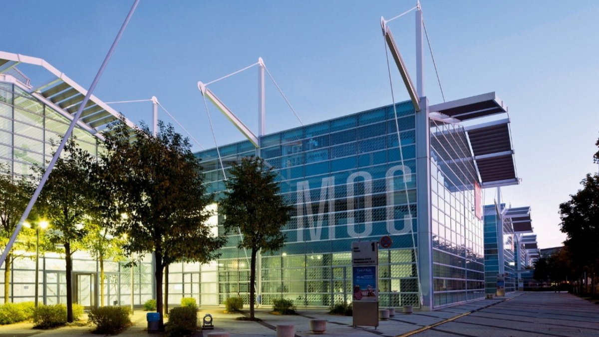 iXmagazin's tweet card. Die OOP 2026 hat mit dem Motto "Embrace Change" die Veränderungen im Bereich der Softwareentwicklung im Fokus.