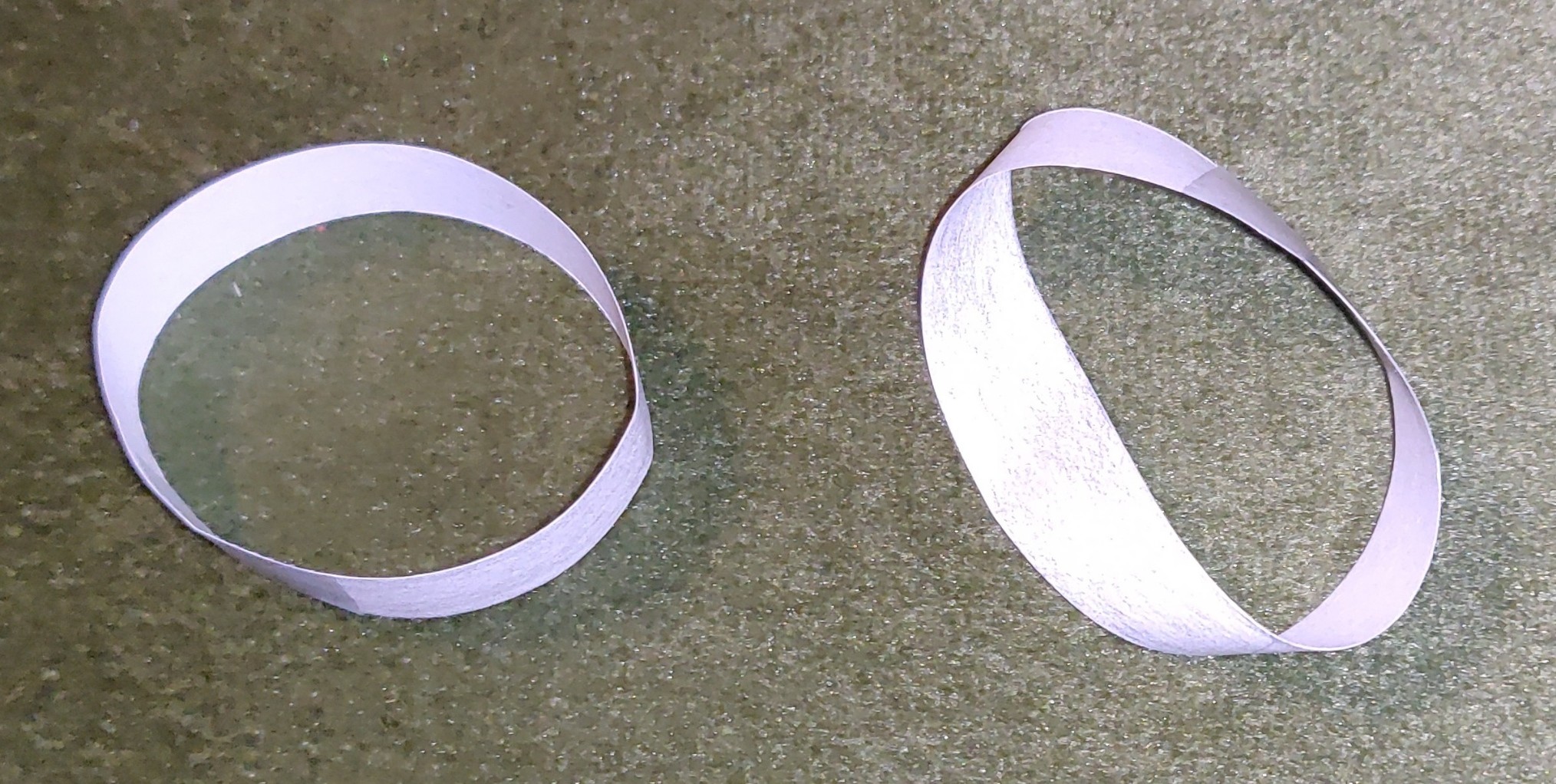 PartFusion's tweet card. Attached: 1 image #Makevember 25: Made a simple tube and Möbius strip out of strips of paper and some tape.