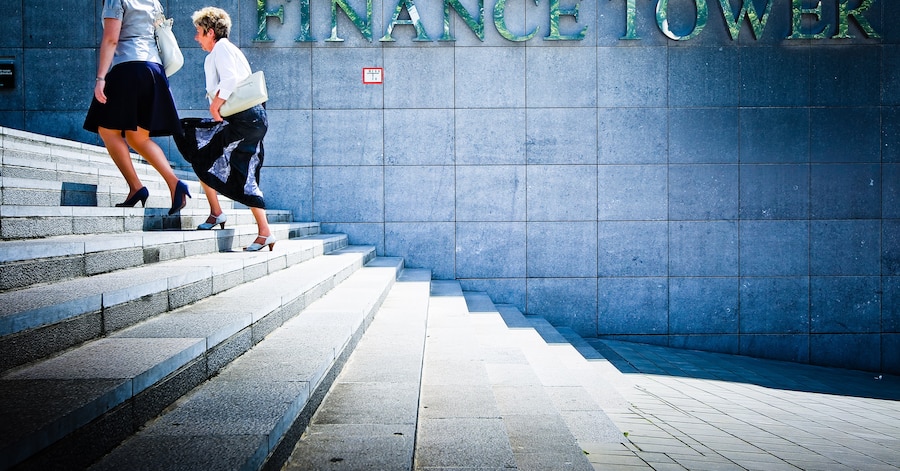 AhmedLaaouej's tweet card. Grâce à une méthodologie affinée, la Banque nationale de Belgique a évalué les transferts entre les Régions. Où l'on voit que Bruxelles contribue...