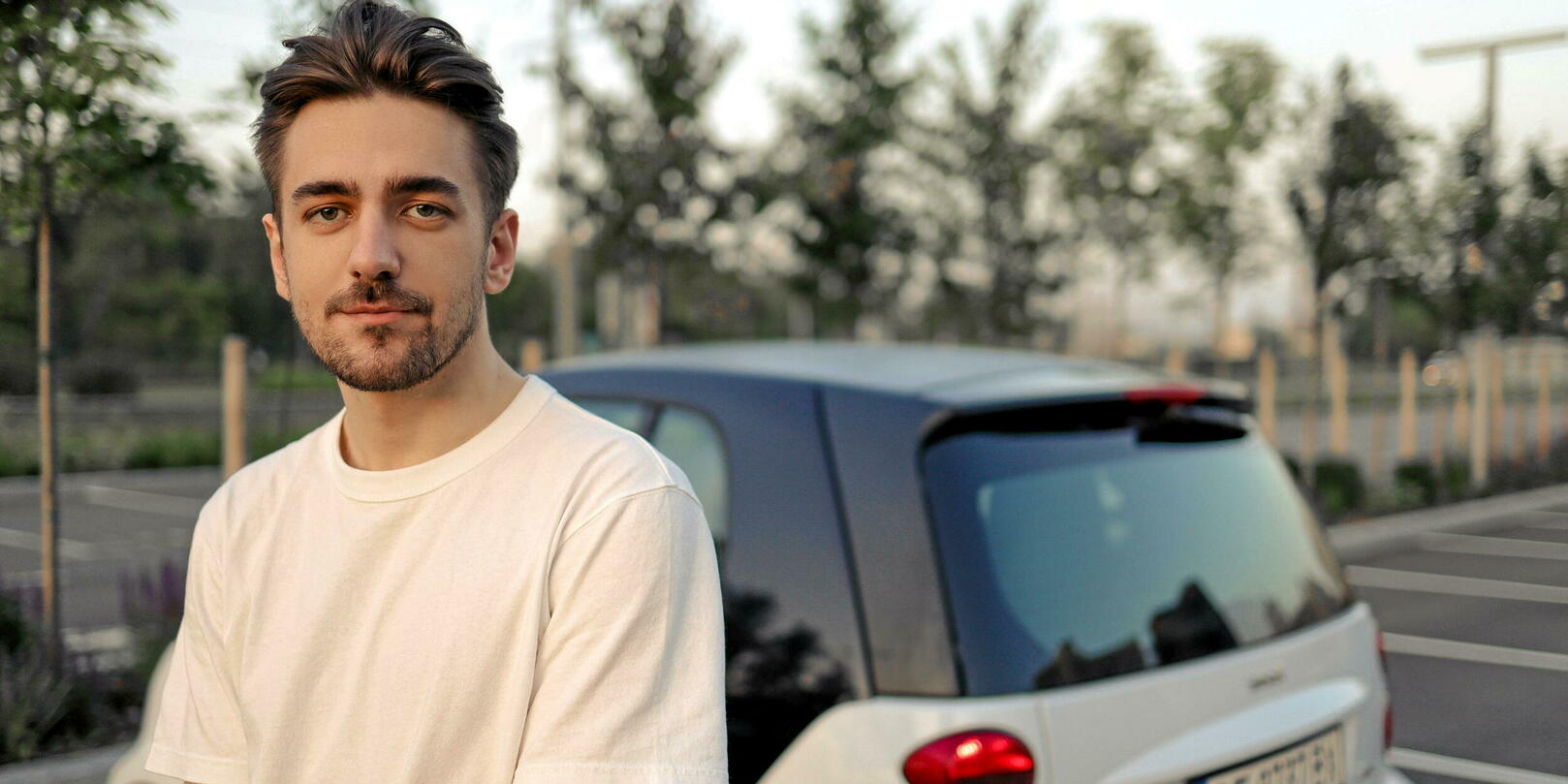 permis_a_point's tweet card. Depuis le 1er janvier 2024, l'âge légal pour obtenir le permis de conduire a été abaissé à 17 ans. Cette mesure vise à permettre aux jeunes de prendre plus tôt les responsabilités liées à la conduite...