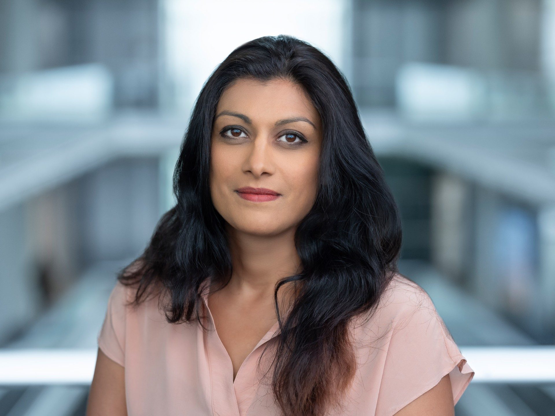Channel4News's tweet card. Channel 4 News is delighted to announce the appointment of Anushka Asthana as its US Editor.