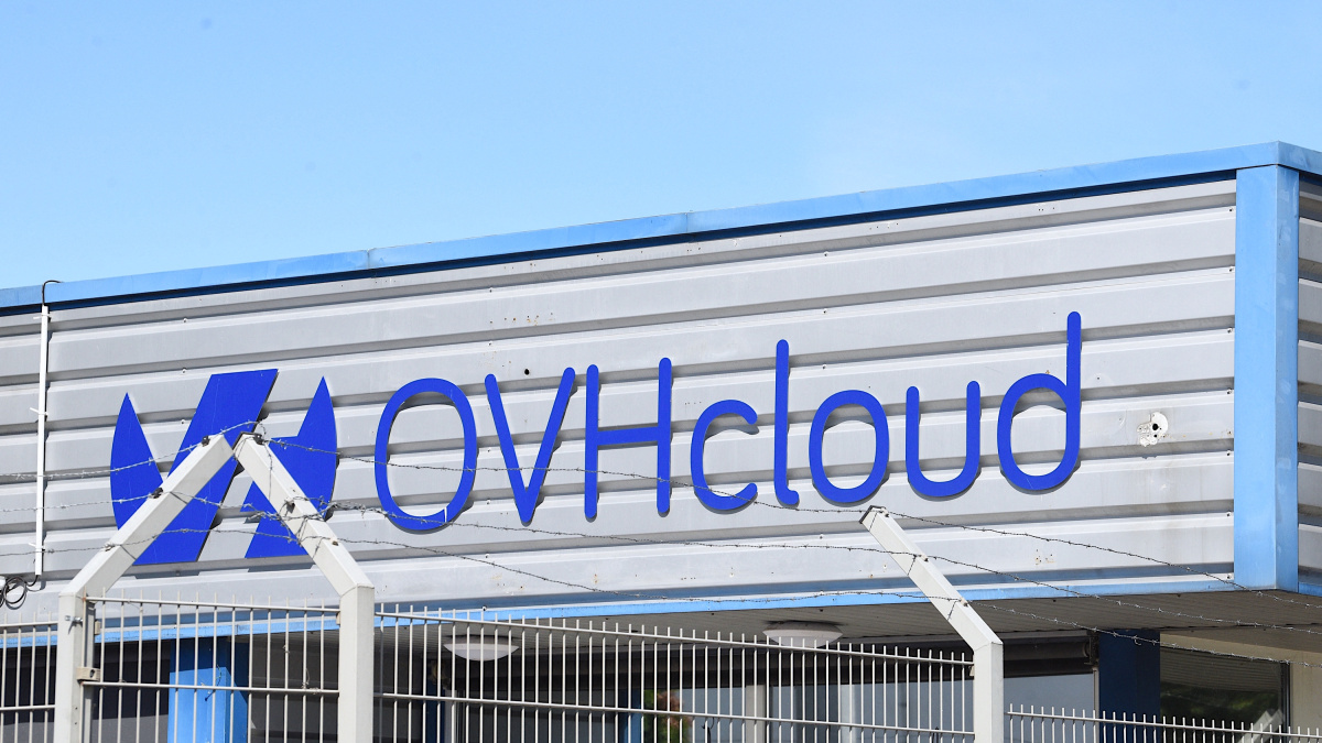 golem's tweet card. Riesige Einzelunternehmen mit eigener Cloud und lokale Datenschutzgesetze treiben wohl weltweit das Openstack-Wachstum.