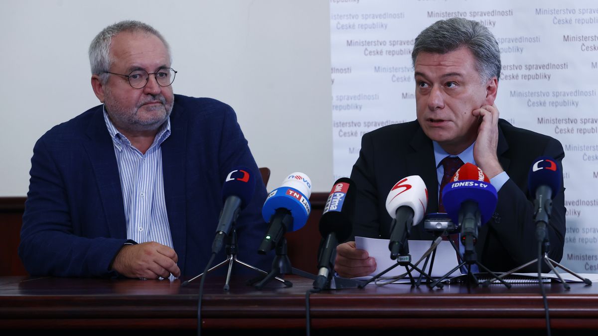 PetrToman62's tweet card. Řešil to snad každý porevoluční ministr spravedlnosti, ale nikdy tuto otázku nedotáhl do konce. Řeč je o rušení přísedících z řad laické veřejnosti u českých soudů. Blízko k jejich konci anebo...