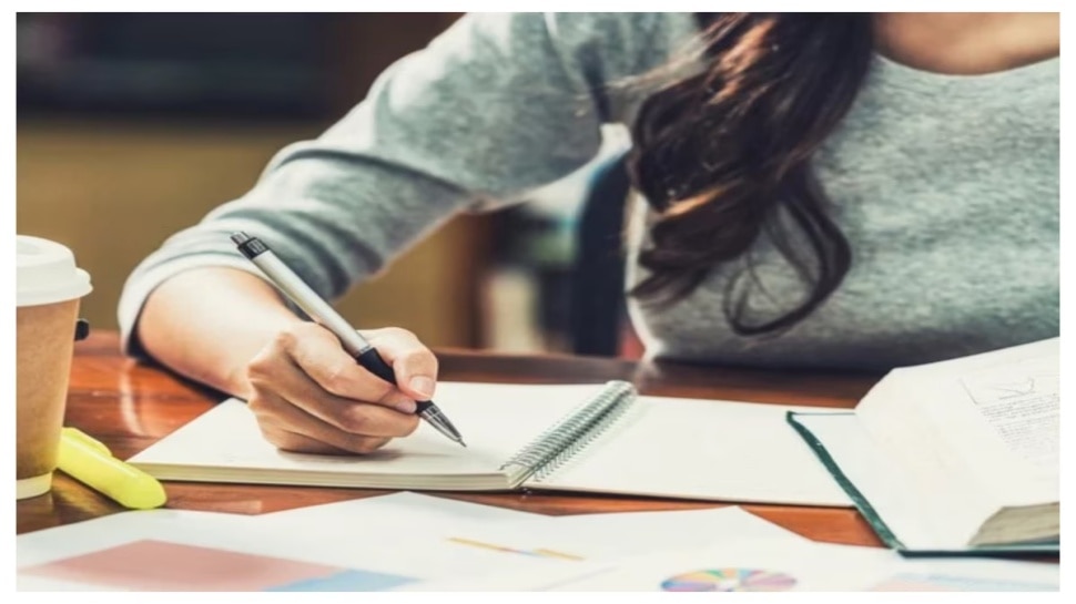 ZeeKannadaNews's tweet card. UGC NET June 2024: UGC NET June 2024 ಪರೀಕ್ಷೆಗಾಗಿ ಸಿಟಿ ಸ್ಲಿಪ್ ಜಾರಿ ಮಾಡಲಾಗಿದೆ. ಆದರೆ ಇನ್ನುಕುದಾ ಅಡ್ಮಿಟ್ ಕಾರ್ಡ್ ಬಿಡುಗಡೆಯಾಗಿಲ್ಲ.