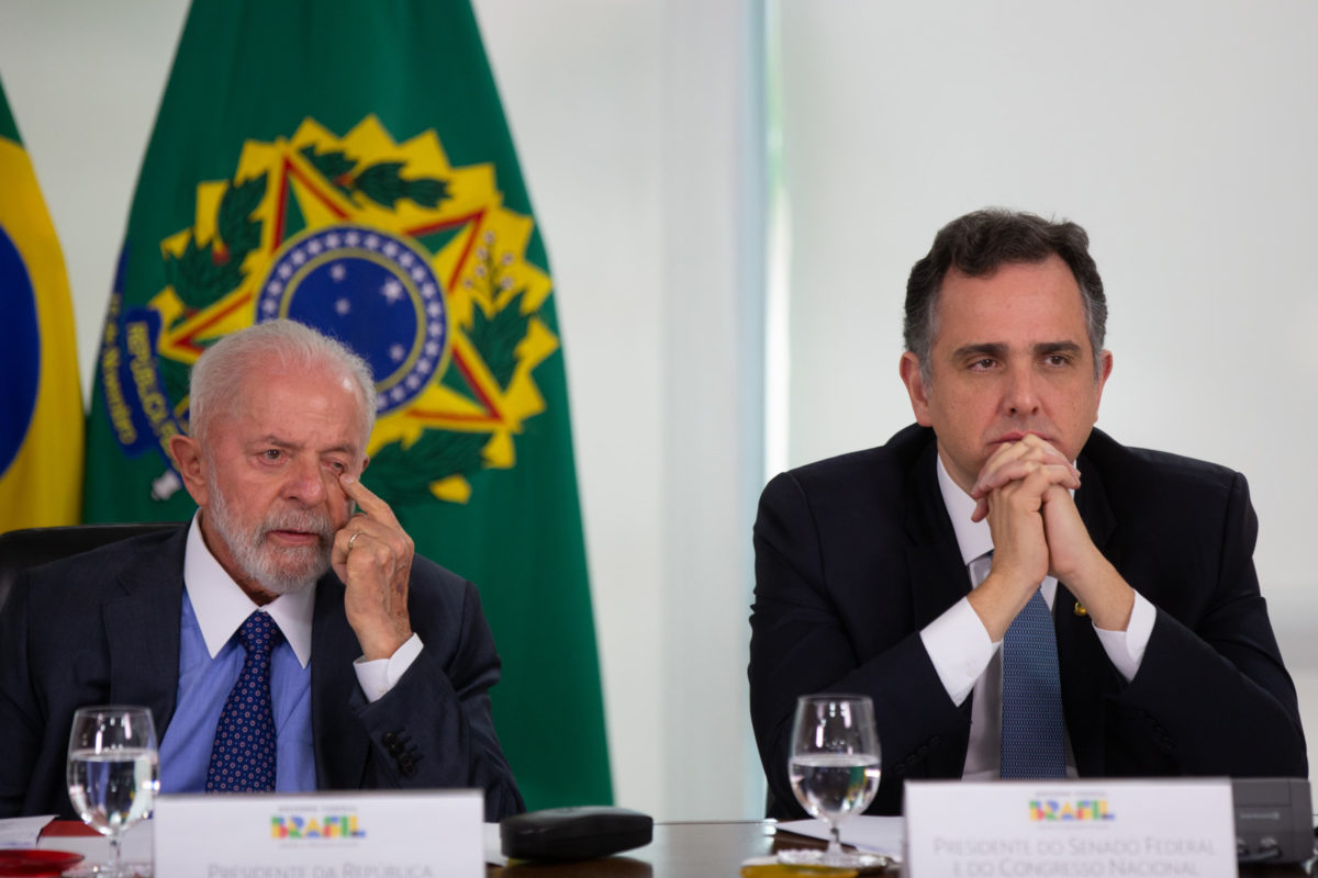 O Lula viu que esse chilique do Alcolumbre é cortina de fumaça pq ele tá  envolvido no esquema do Banco Master
