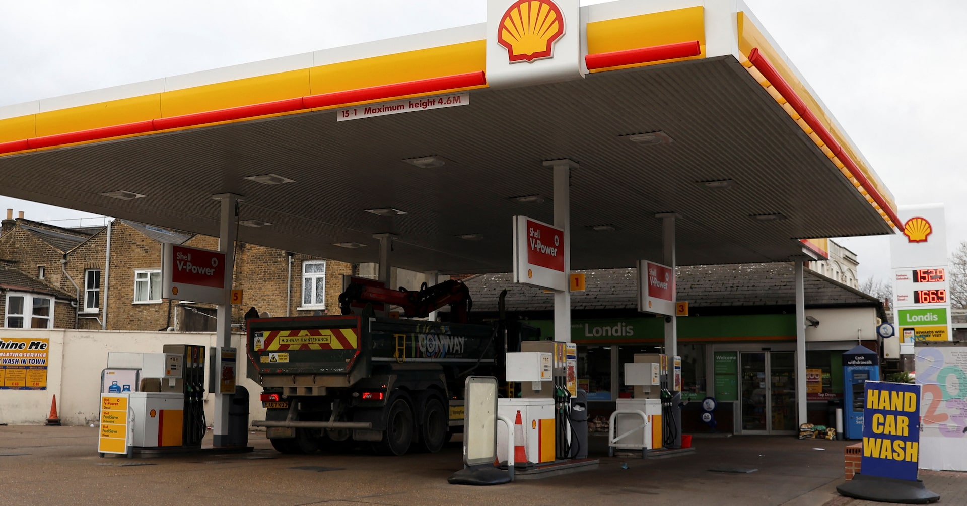 Reuters's tweet card. Shell and TotalEnergies posted quarterly profit falls of 10% and 2%, respectively, on Thursday, dragged down by lower oil prices, though Shell beat expectations helped by better trading results in...