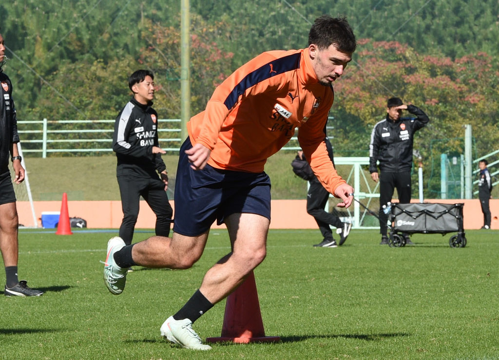 shizushin's tweet card. 　けがで離脱していたＪ１清水のＤＦマテウスブルネッティが２０日、約２カ月半ぶりに全体練習に合流し、一部メニューをこなした。シーズンも終盤となったが、「残り２試合…