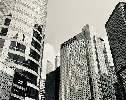 iHodl_com_en's tweet card. JPMorgan Chase has officially launched its blockchain-based deposit token, JPM Coin, for institutional payments.