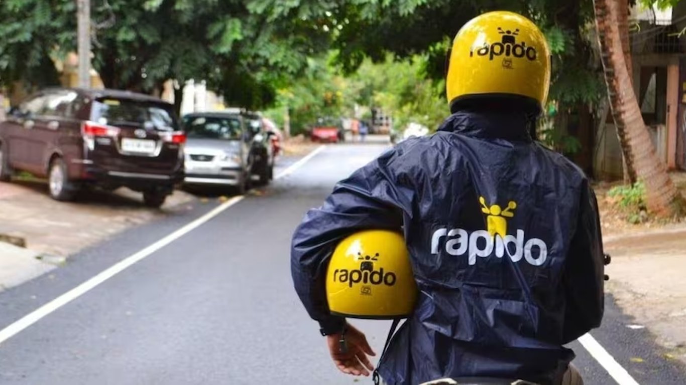 metromumbailive's tweet card. Rapido Income अब सोशल मीडिया पर एक Rapido ड्रायव्हर की महीनेभर की कमाई का आंकड़ा वायरल हो रहा है, जिसे जानकर लोगों को बड़ा झटका लग रहा है।