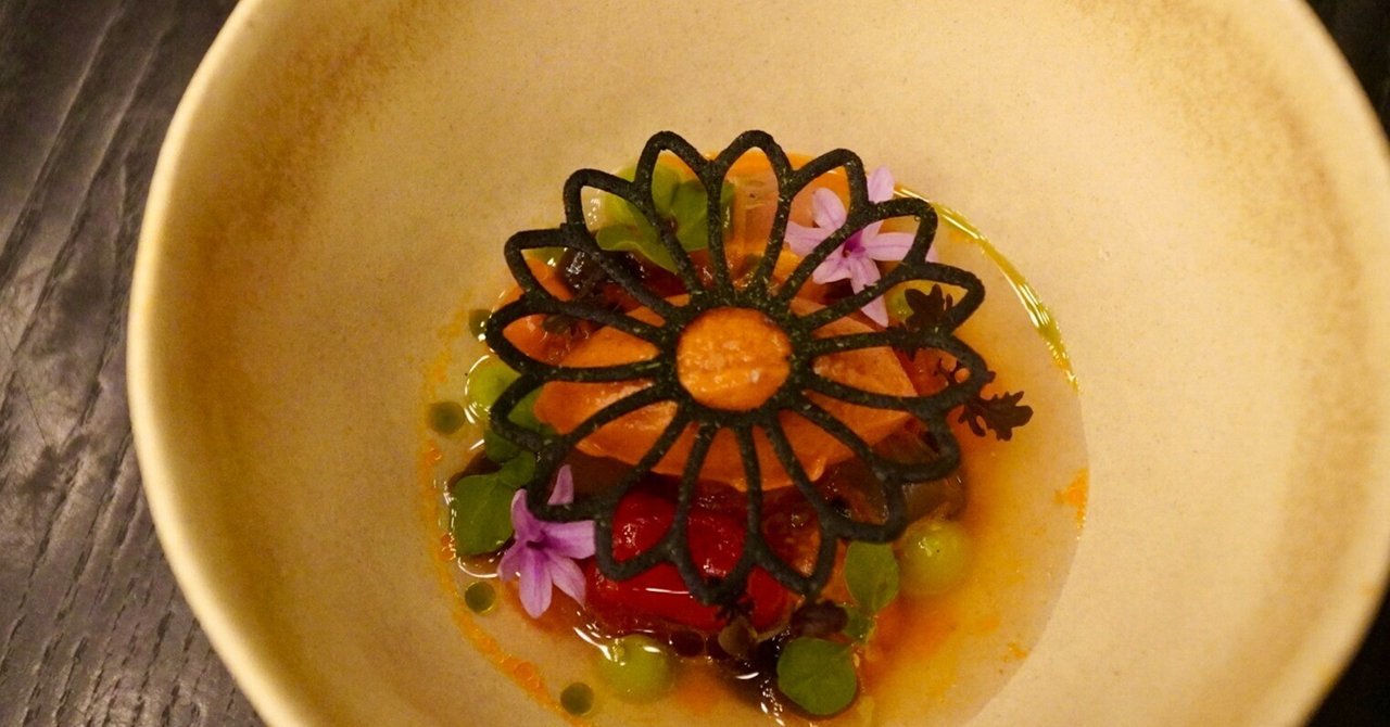 philosophycurry's tweet card. イギリス滞在もそろそろ終わり。今回の主目的はイギリスで生まれたモダンインド料理を経験することだったのだが、立て続けに二軒訪問したら10万円くらいかかってしまった話。高いとは思うけど体験としてはとても上質だった。日本に帰ったらしばらくチャパティとダールしか食べません。 カレー哲学と親方がインド料理に関してダラダラしゃべるPodcastをだいたい週一で配信しています。 YouTubeとSpoti...