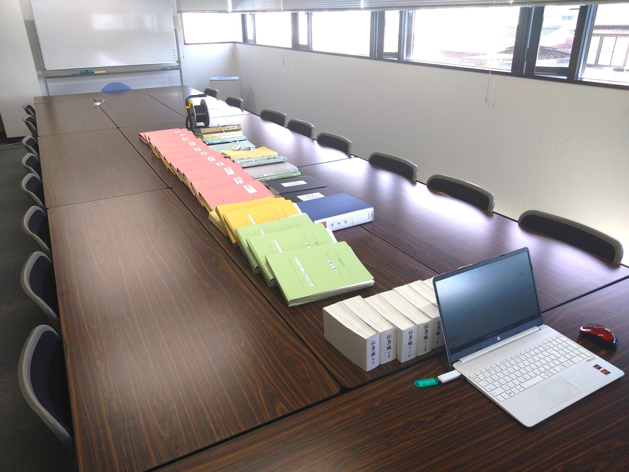 Fuji_reactivity's tweet card. 総務部Yです 本日から　3日間の日程で会計監査 事務屋の集大成です 会計事務所の皆さん　難しい事　聞かないでください(笑)