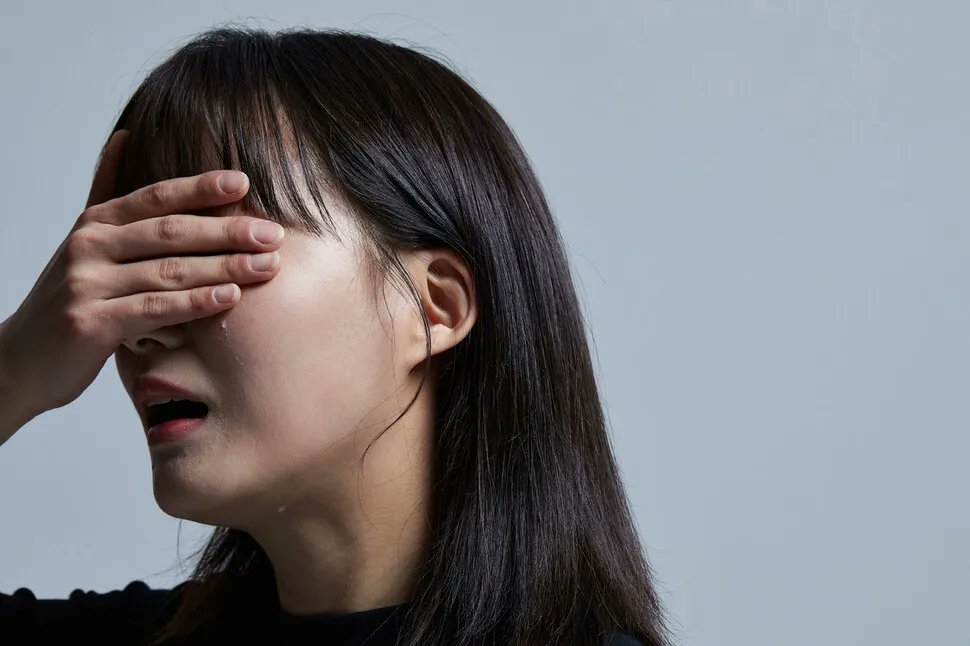 hanitweet's tweet card. ( ☞한겨레 뉴스레터 H:730 구독하기. 검색창에 ‘한겨레 h730’을 쳐보세요.) 주요 우울장애는 단순히 기분이 가라앉고 삶의 흥미가 사라지는 데서 그치지 않는다. 학업과 직장 생활에 큰 어려움을 가져오며, 우리 사회의 높은 자살률의 주요 요인 중 하나이다. 그러나