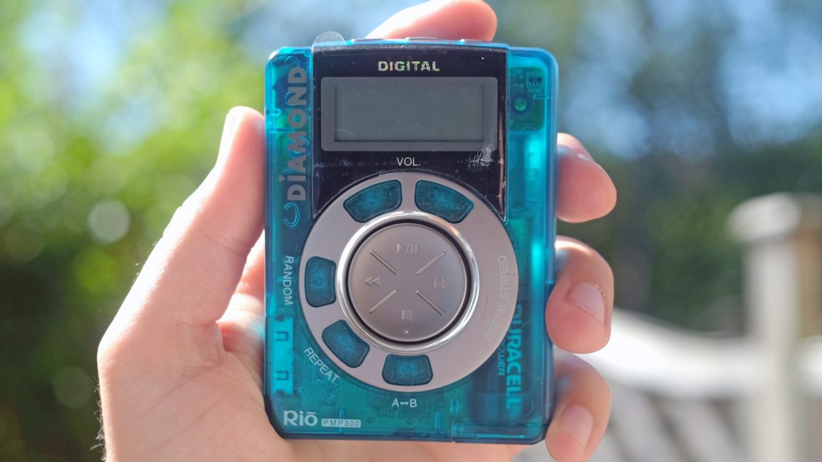 codinghorror's tweet card. I’ve got 64MB of storage and a parallel port connection. This will definitely work.