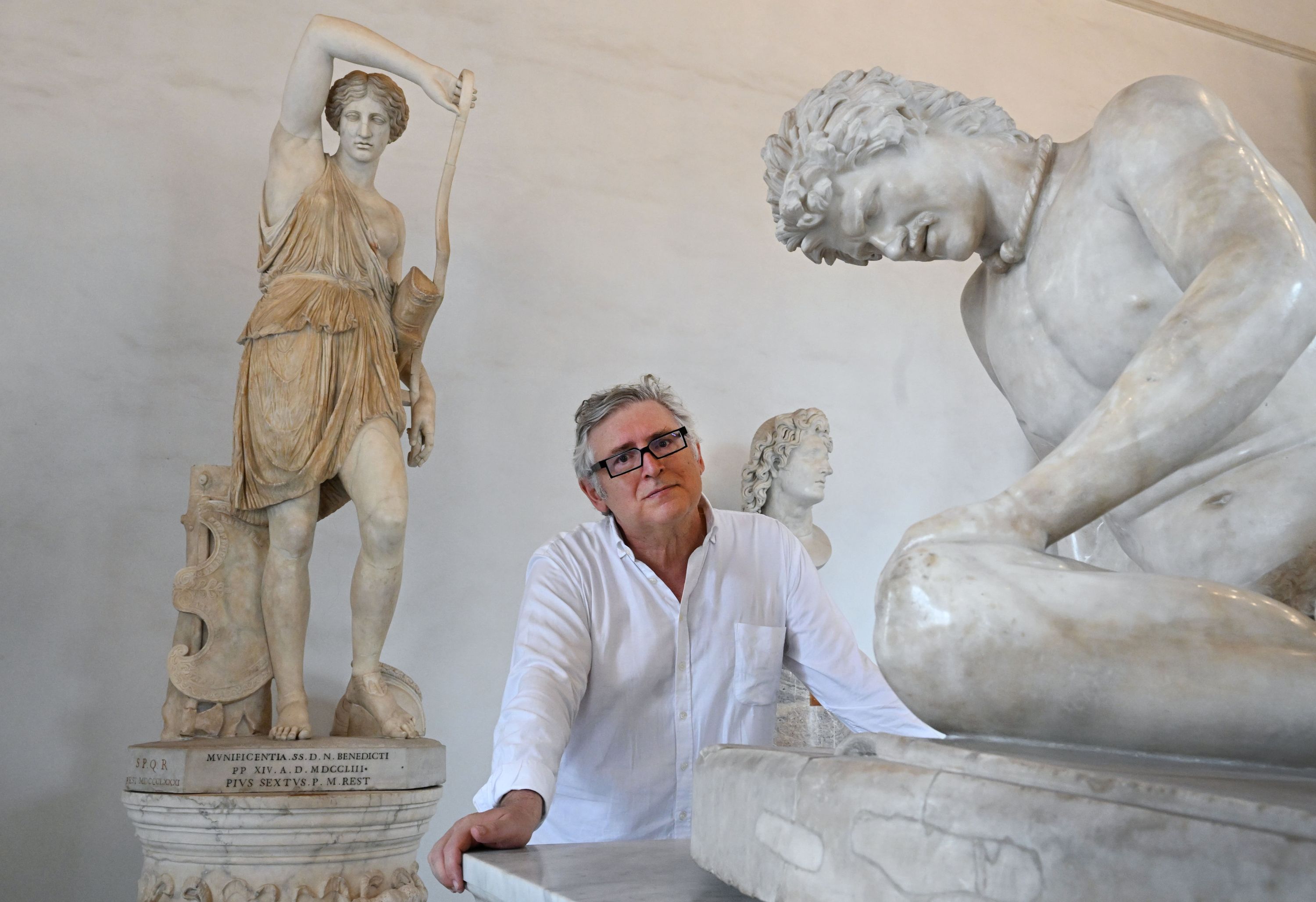 leJDD's tweet card. ENTRETIEN. Avec « Déambulation dans les ruines », vivifiante exploration dans la pensée des Anciens, le philosophe ouvre son « Histoire philosophique de l’Occident », cycle en quatre volumes en forme...