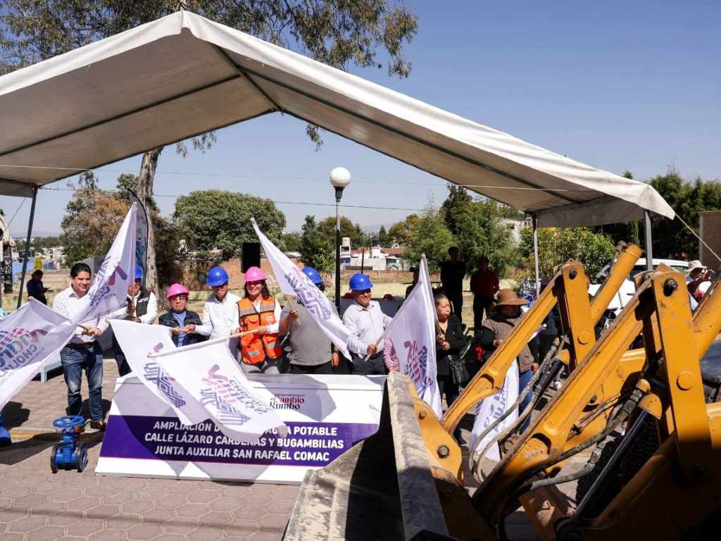 AlcanceDiario's tweet card. Lupita Cuautle Torres dio el banderazo de inicio a la ampliación de red de agua potable en la calle Lázaro Cárdenas de San Rafael Comac.