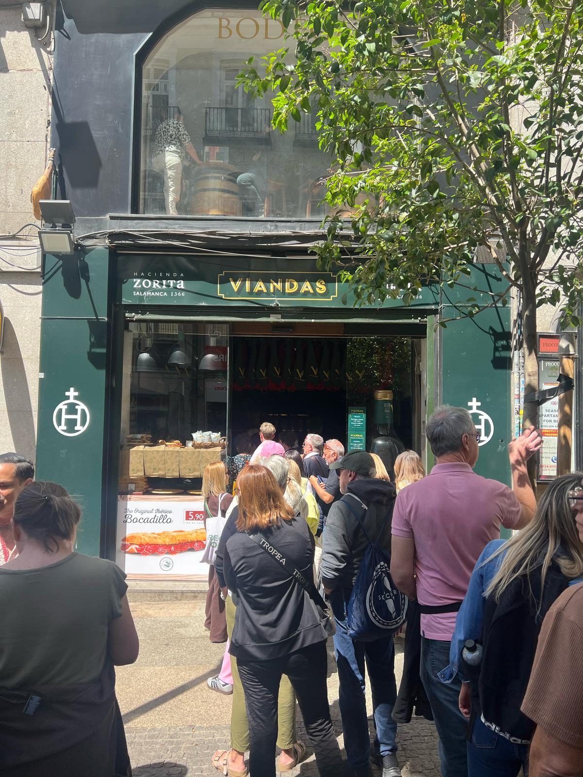 voz_populi's tweet card. Se ha producido un apagón en toda la España peninsular y empresas, servicios y viviendas se están viendo afectadas