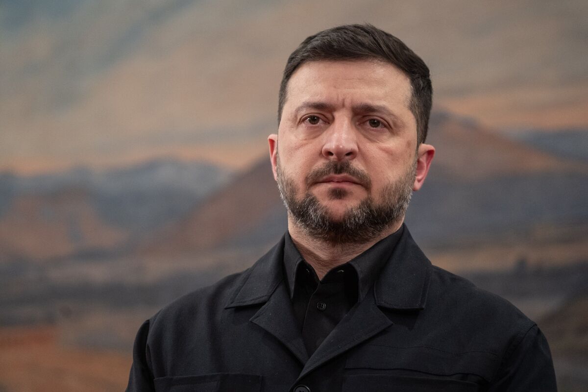 ericvanderburg's tweet card. Volodymyr Zelenskiy is scrambling to resist a potentially humiliating peace deal put forward by US officials just as the Ukrainian president faces growing domestic pressure to ditch his most trusted...