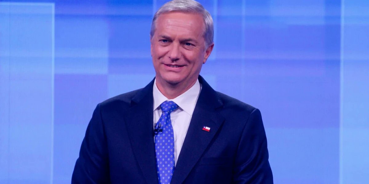 eldesconcierto's tweet card. Con tono enojado y descartando de plano participar en un debate presidencial organizado por Mega para este domingo, el candidato presidencial ultraderechista José Antonio Kast se bajó.