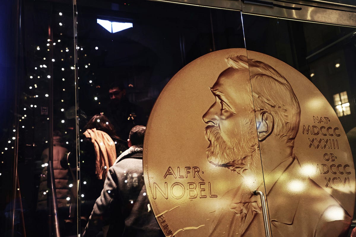 HappensInMyLab's tweet card. And no, that’s not because men are inherently better at science and other intellectual pursuits