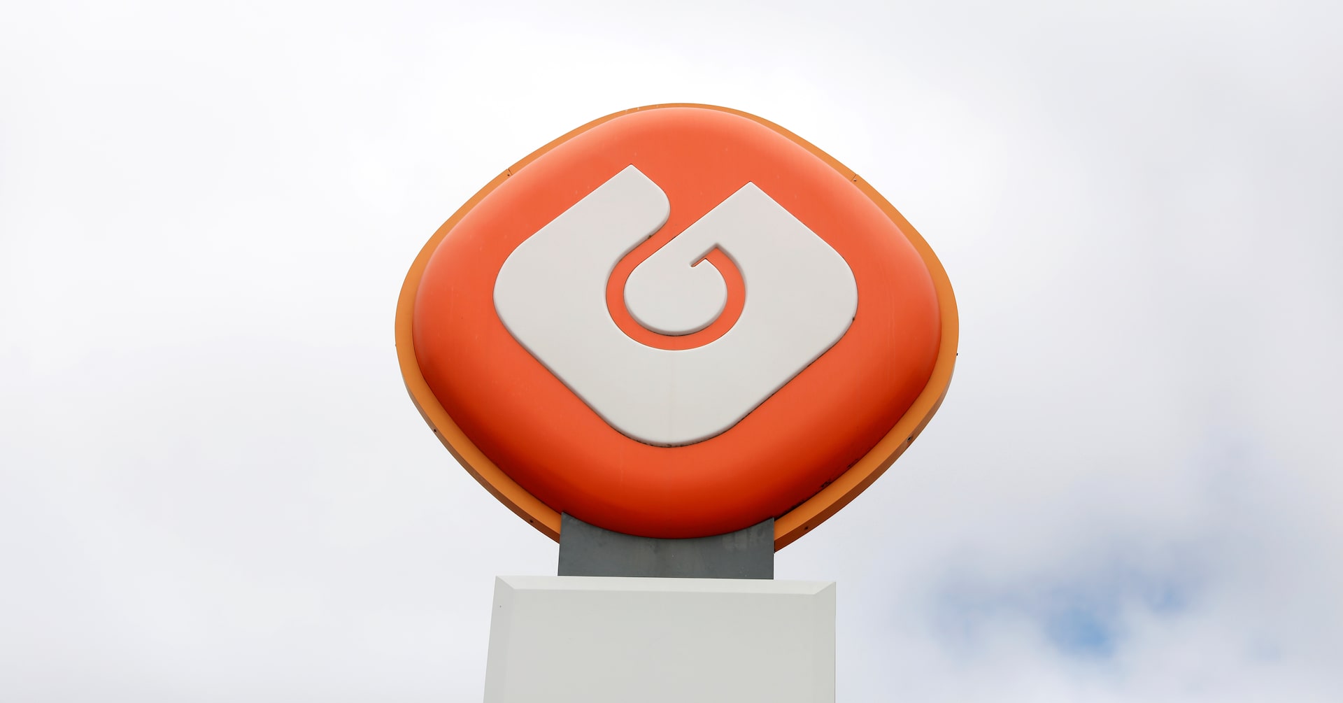 staunovo's tweet card. Portugal's Galp is in advanced talks with several oil majors to sell a 40% stake in its promising offshore Mopane field in Namibia and expects to choose a partner by the end of the year, Executive...