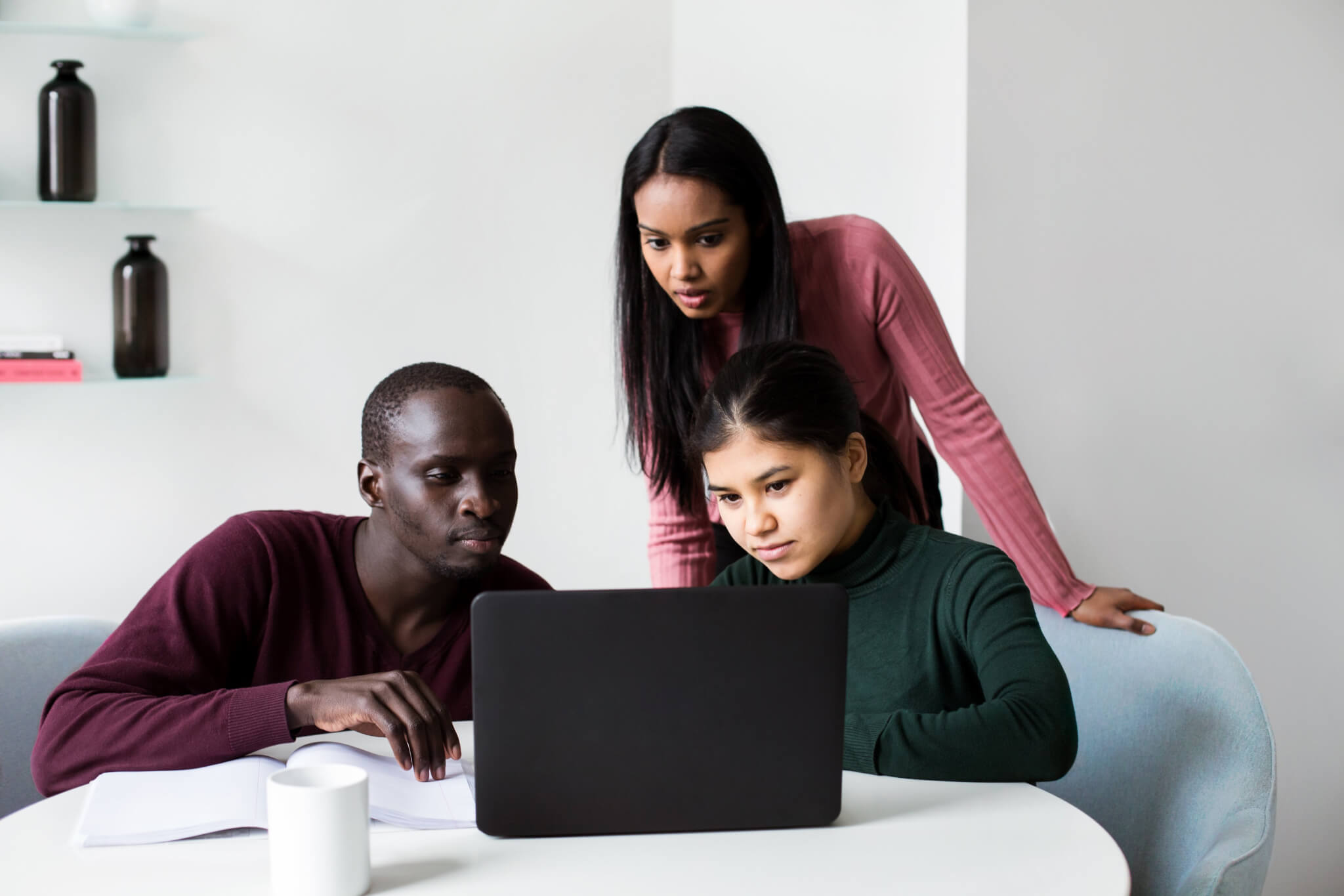 HDMigration's tweet card. Explore the key differences between Salesforce Service Cloud and Zendesk — features, pricing, support & more.