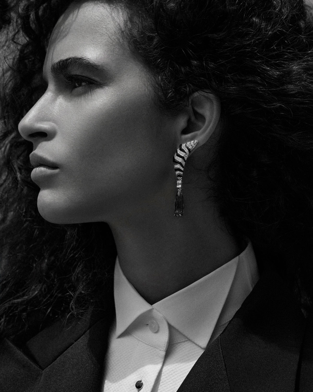fasheditorial's tweet card. Explore our latest editorial for Elle Germany's September issue, featuring CARTIER jewelry in Vienna. Photographed by Andreas Ortner with styling by Pia Leonie Knoll, and beauty by Georgios Tsiogkas.