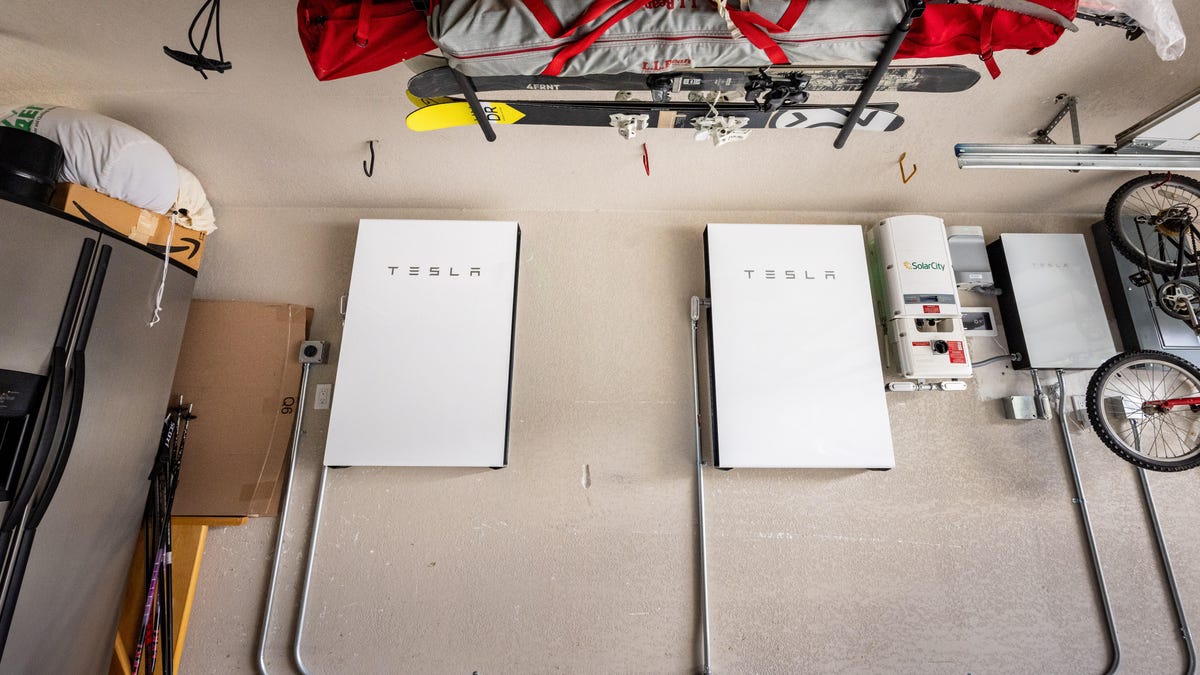 CNET's tweet card. Commentary: A year ago, our family endured two major power outages. This year, a home battery kept the lights on when the winter storms arrived.