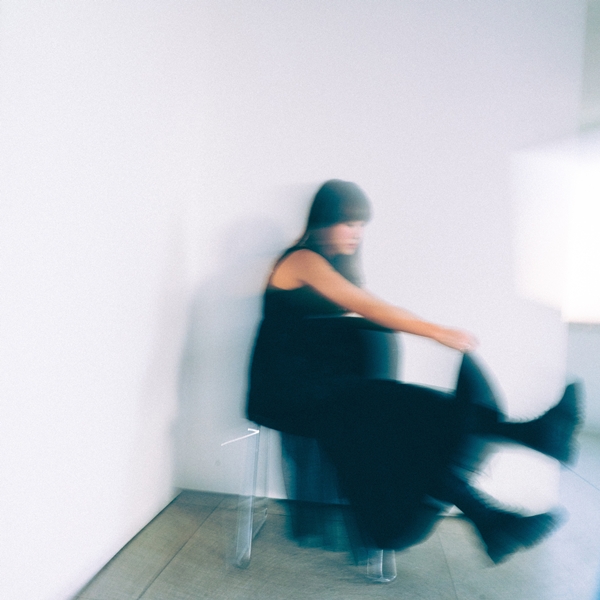 ruby_records's tweet card. (엑스포츠뉴스 김예나 기자) 싱어송라이터 우예린이 신곡 ‘마른 꽃들의 노래’를 발표, 희망과 절망을 동시에 담아낸 깊은 울림을 전한다. 이번 신곡은 지난 6월 이후 약 3개월 만에 선보이는 작품으로, 우예린 특유의 섬세한 감성을 집약한 대작 스타일의 곡이다.데뷔 초 대중들에게 강렬한 인상을 남겼던 ‘백유화’, ‘화;월’, ‘해어화’ 등에서 선보였던...