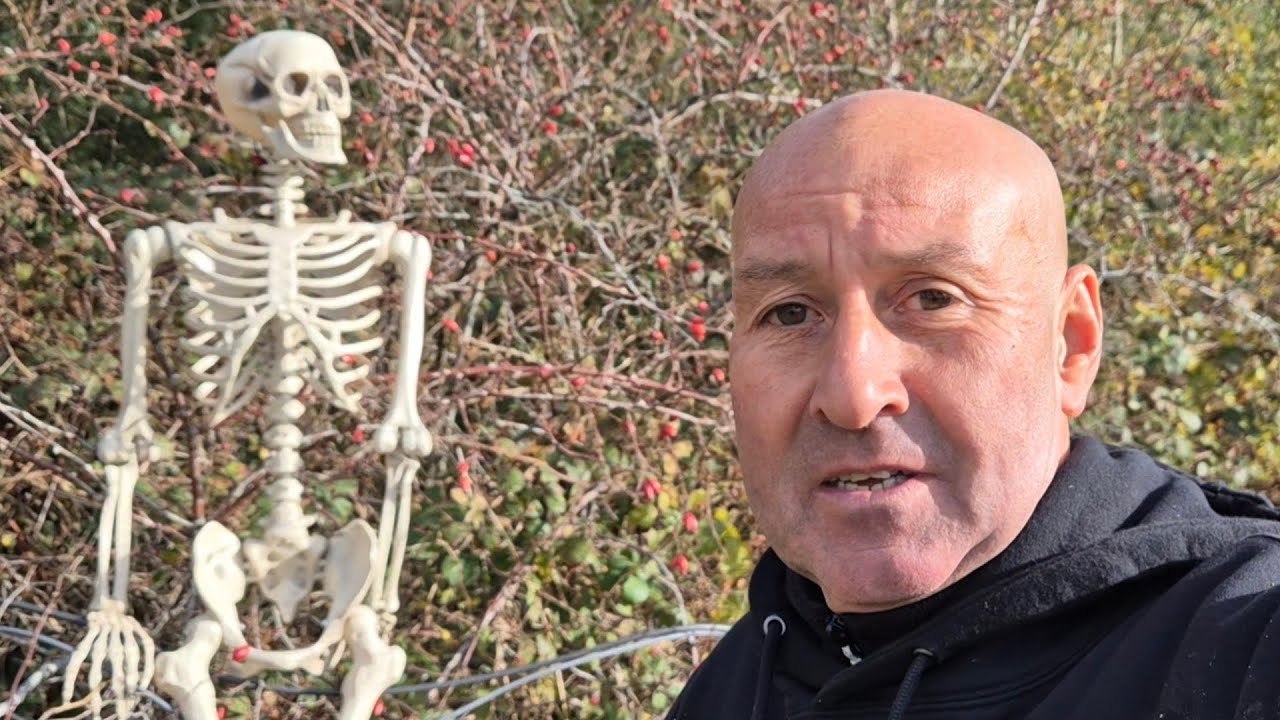 WildlifeAndy110's tweet card. I THOUGHT I'D SEEN THE LAST OF THE PUMPKINS ,, But Oh No !!