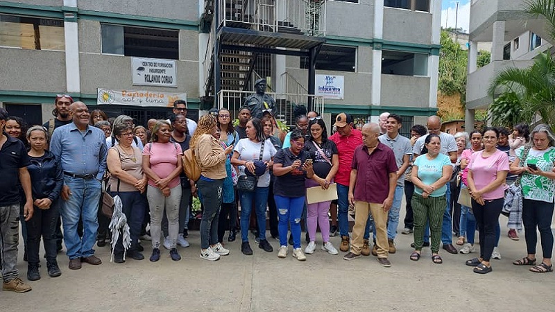 LaIzqDiario_VE's tweet card. En rueda de prensa, leyeron un comunicado reivindicando el rol de la activista en el acompañamiento a la defensa de los derechos de jóvenes de sus comunidades, y se pronunciaron a favor de su...