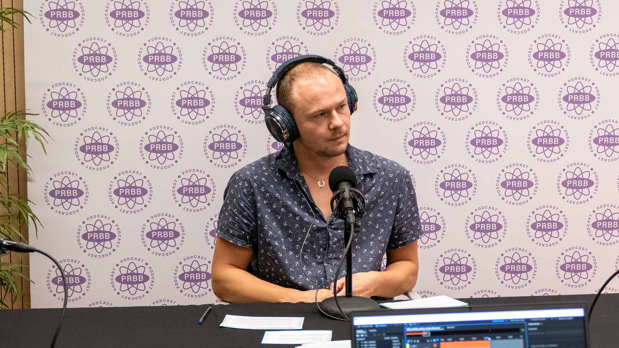 the_prbb's tweet card. Through five episodes and a total of ten guests, we will delve into the research carried out at the PRBB centres and address cross-cutting issues that affect the research field.