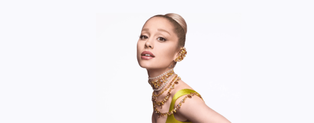 ElRefractor's tweet card. En el marco de su 130 aniversario, Swarovski, la marca austriaca de joyería, eligió nuevamente a Ariana Grande como su musa después de varias colaboraciones; Ariana fue nombrada embajadora global d…