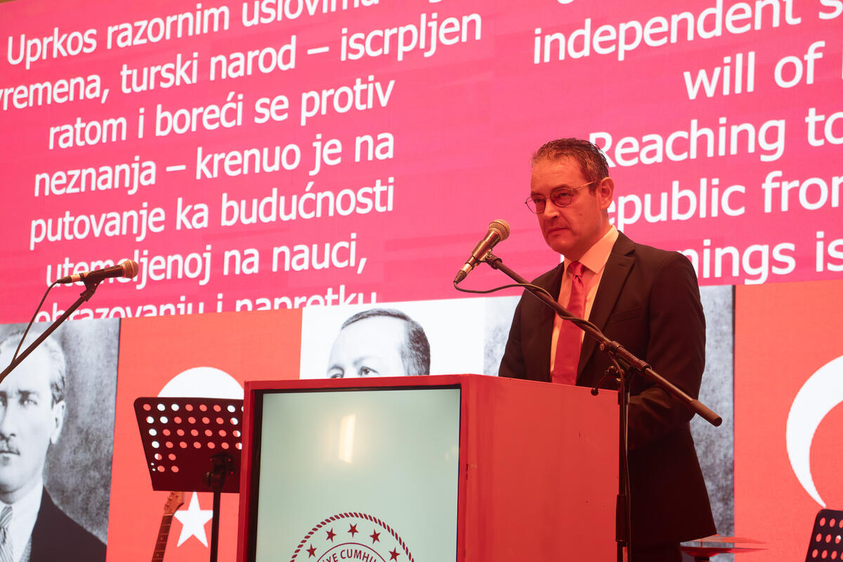 TC_PodgoritsaBE's tweet card. Mladim prijateljima koje svakodnevno pozdravljamo i susrećemo na pijaci, u kafiću, susjedstvu, želio bih vam reći sljedeće: ne upadajte u zamku provokatora. Ne dozvolite ...