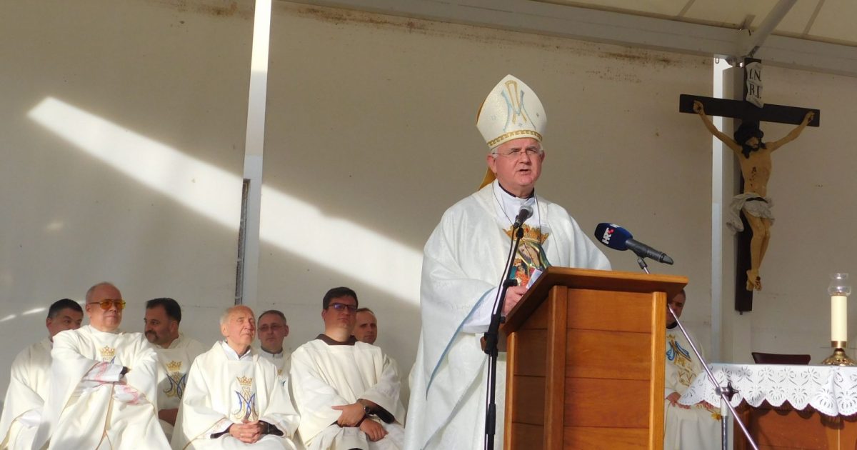 Bitnonet's tweet card. Draga braćo svećenici i đakoni Euharistijskog Srca Isusova i Marijina, drage klanjateljice i službenice Euharistijskog Srca Isusova i Marijina, dragi bogoslovi, poštovani članovi javnog vjerničkog...