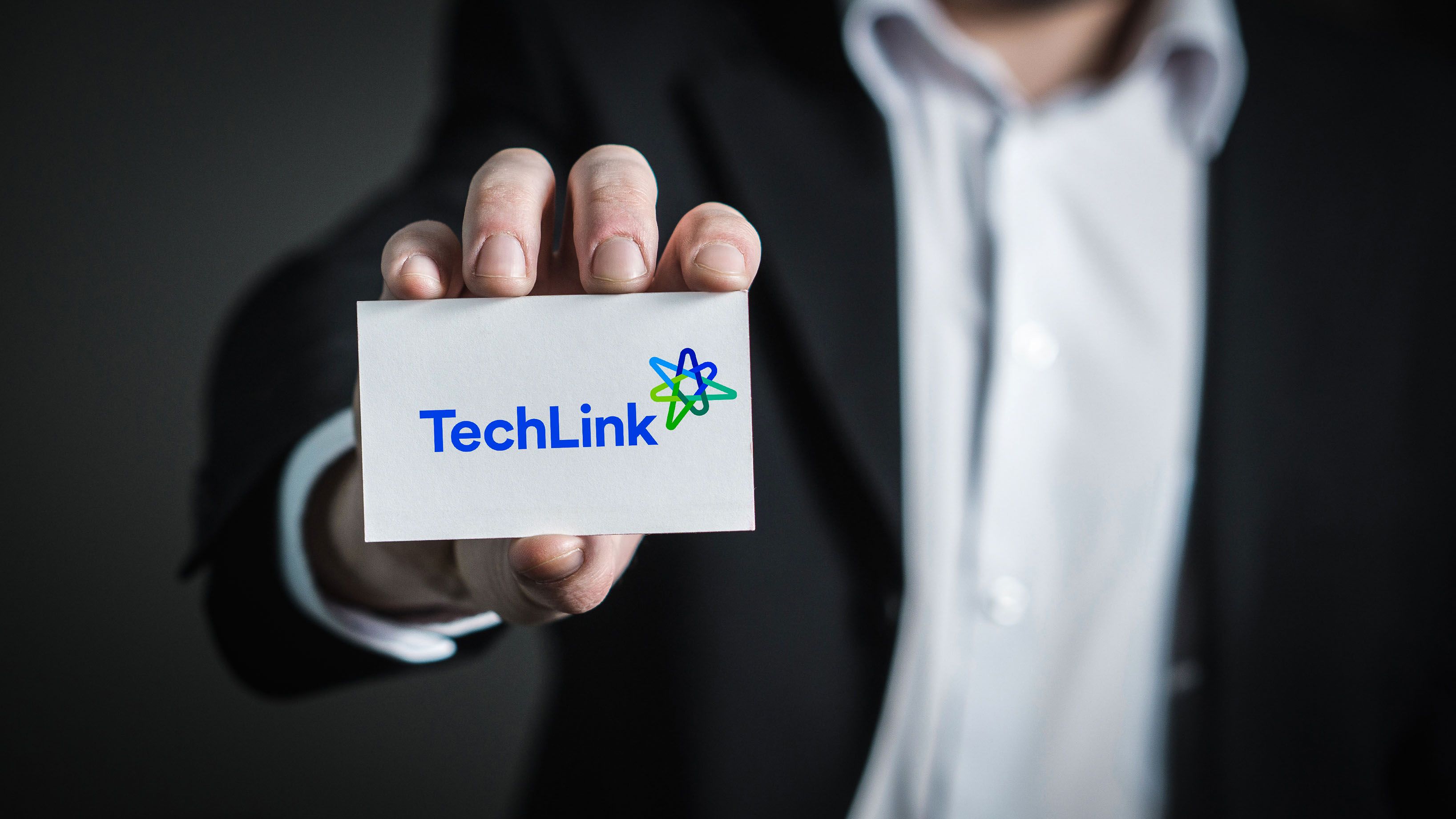 TechLinkCenter's tweet card. The patent license agreement: a secret tool that only a few small businesses have used to develop new products designed in high-tech defense laboratories.