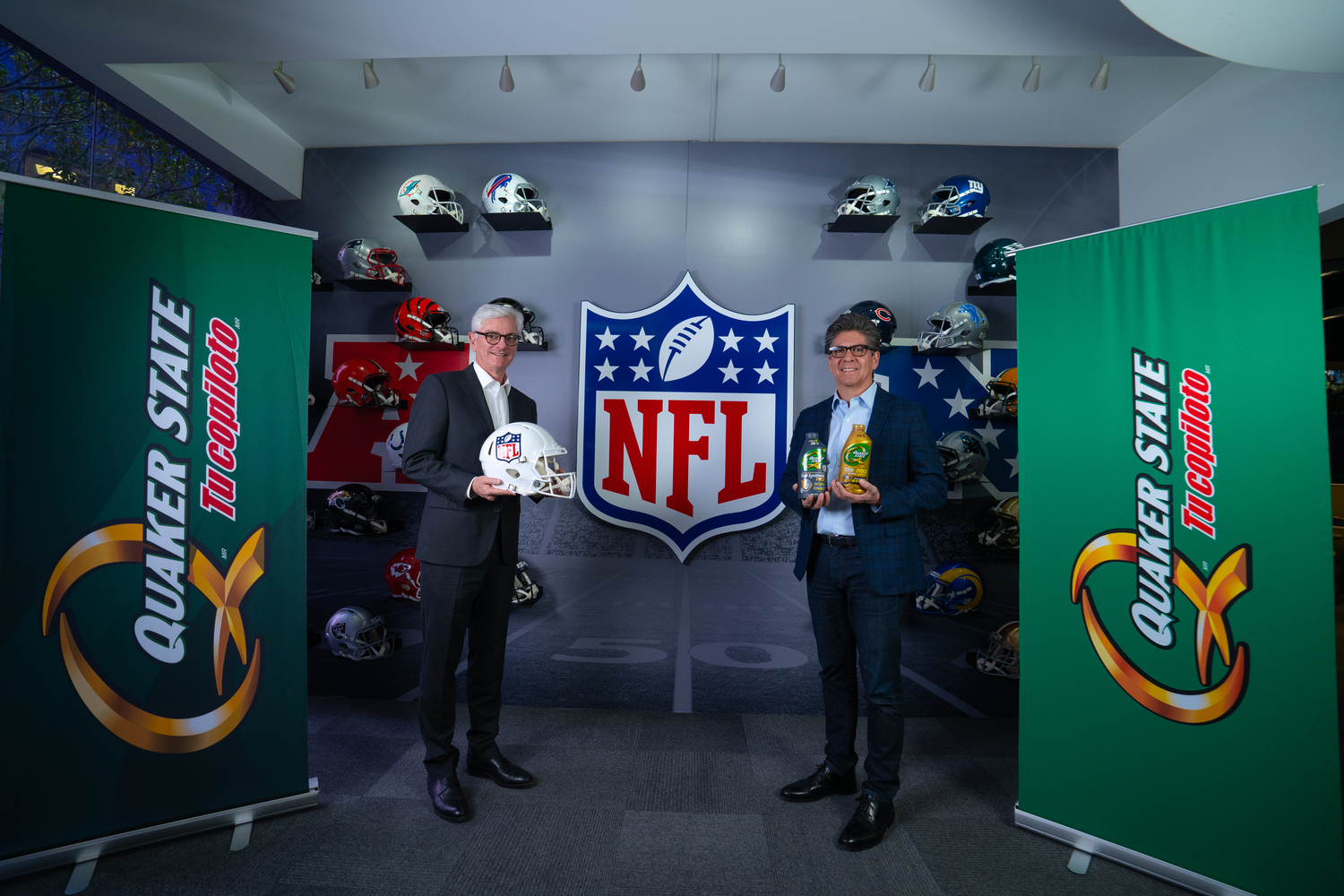 roastbrief's tweet card. Ciudad de México, Noviembre 2024.- CS Shell & Quaker State, empresa de fluidos funcionales y la oficina en México de la Liga Nacional de Futbol Americano