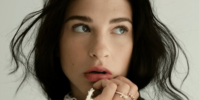 ELLEmagazine's tweet card. Her app Phia aims to demystify secondhand fashion.