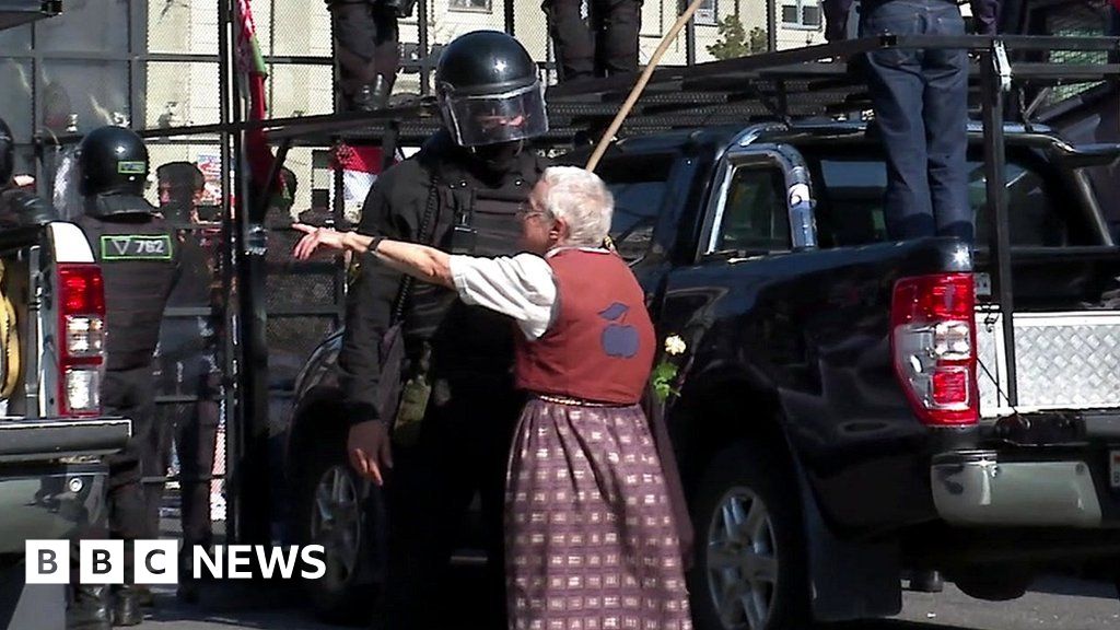 JonahFisherBBC's tweet card. As street protests in Belarus continue well into their fourth week, a 73-year-old has turned into an unlikely hero for demonstrators.