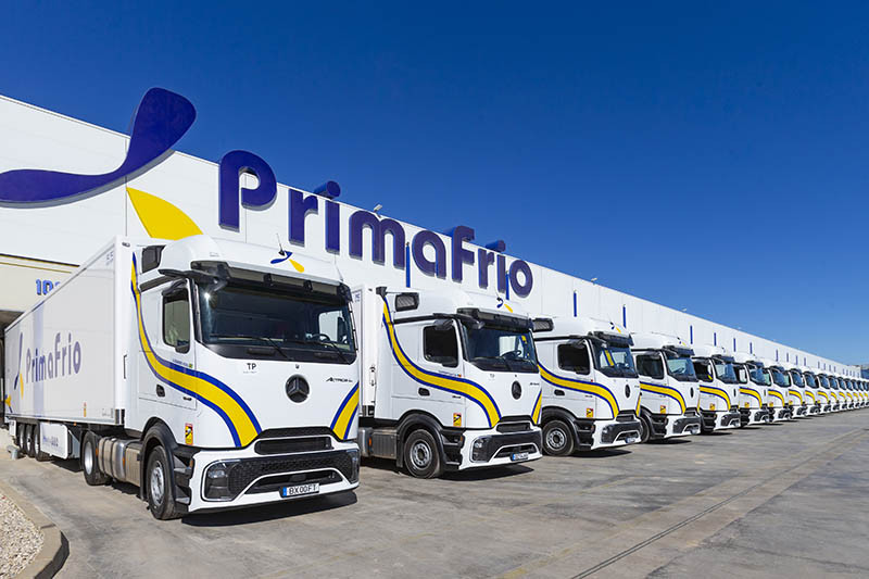 TodoTransportes's tweet card. Grupo Primafrio, operador logístico internacional especializado en transporte por carretera de productos hortofrutícolas a temperatura controlada, ha incorporado 250 vehículos Mercedes-Benz ...