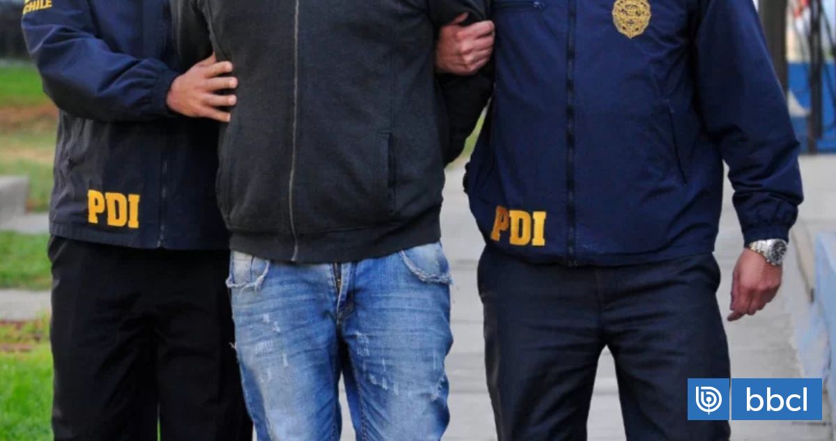 biobio's tweet card. Detectives de la Brigada Investigadora de Delitos Sexuales (Brisex) de San Antonio, región de Valparaíso, detuvo a un hombre extranjero...