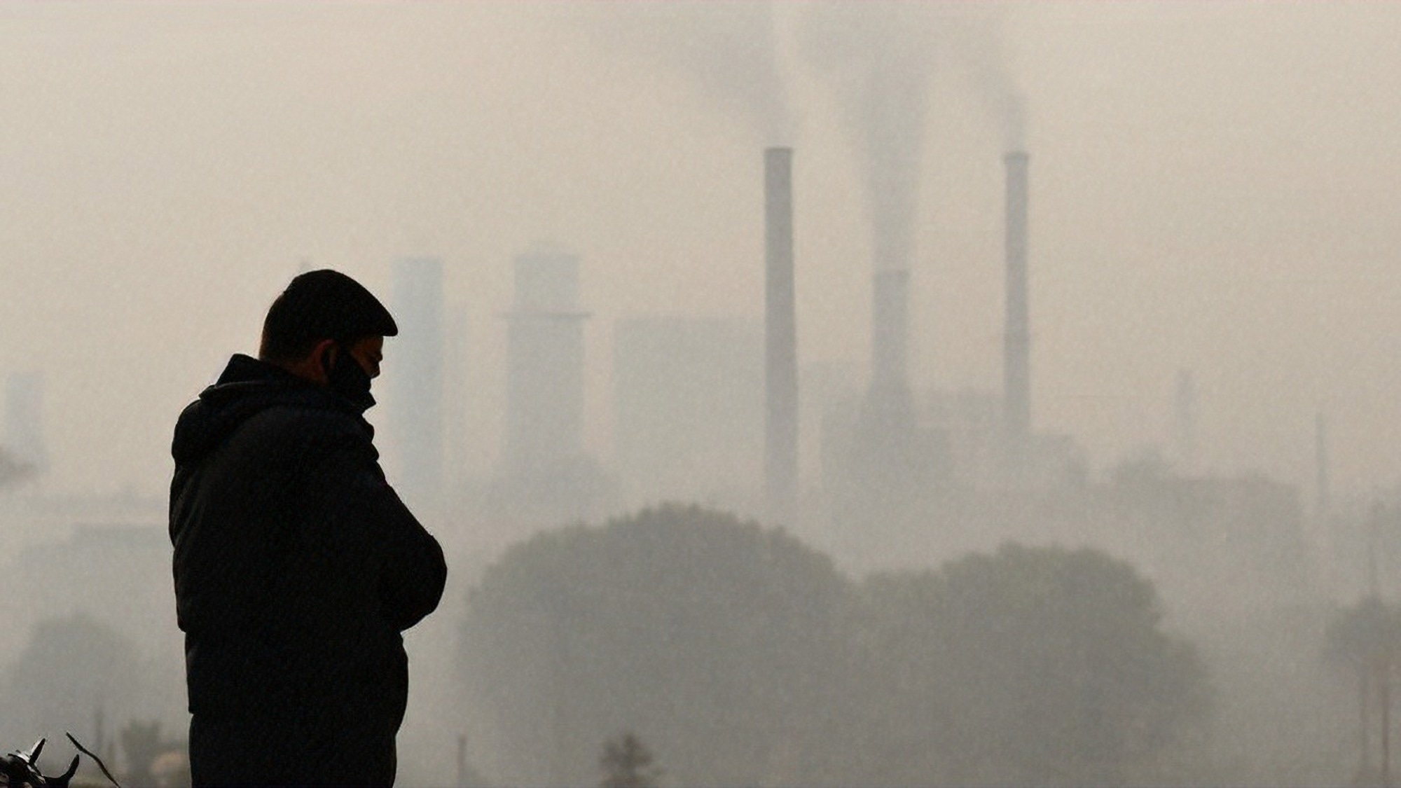 DrMariaNeira's tweet card. Researchers investigate how short-term exposure to ambient air pollution and temperature affects bronchiectasis mortality rates in China.