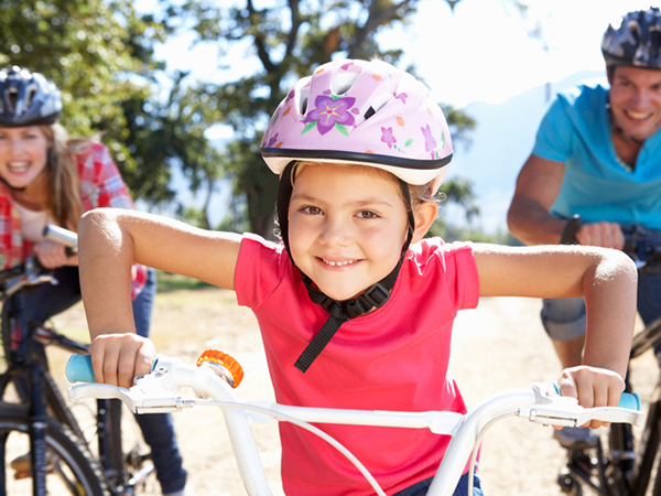 CommHospAnd's tweet card. Want your kids to get active? Exercise with them and show them physical activity is fun, not a chore.